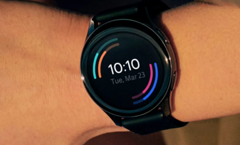 This smartwatch can be used for up to 10 days on a single full charge.
